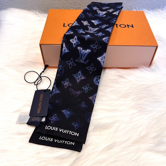 NEW Louis Vuitton Flight Mode Bandeau Blue Scarf - Picture 9 of 9